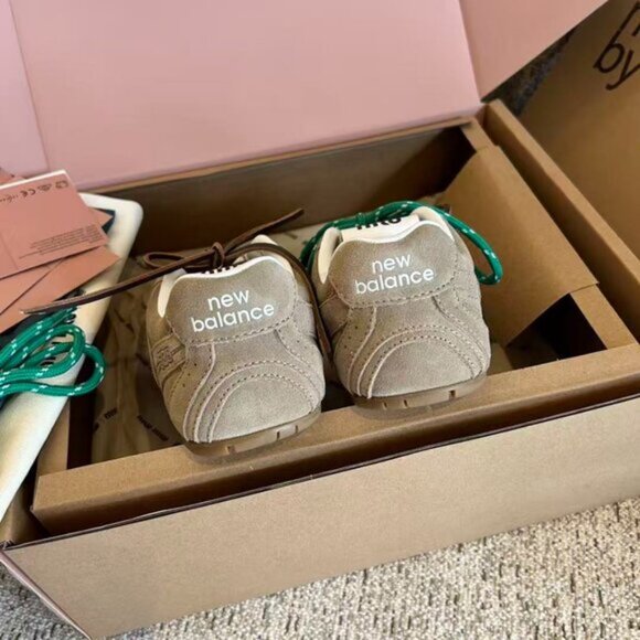 Miumiu x New Balance 530 Classic Sneake - Picture 5 of 8